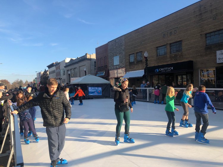 1000 sq ft iceless skating rink